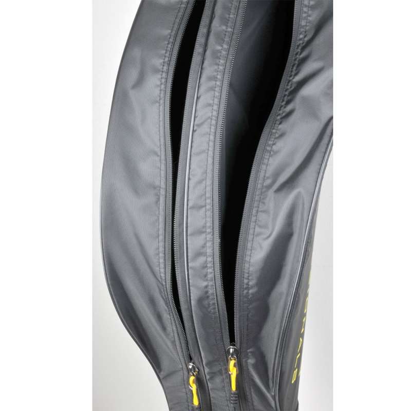 SPRO Semi-Hard Big Belly Rod Case. Atsektas